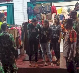 Pengunjung Toko di Kefamenanu Digrebek Satuan TNI/Polri