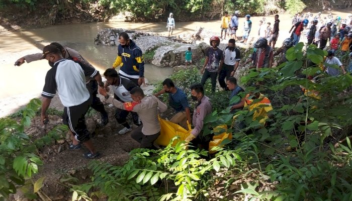 Penemuan Mayat di Kali KM 4, Polres TTU Turun Olah TKP dan Lakukan Evakuasi