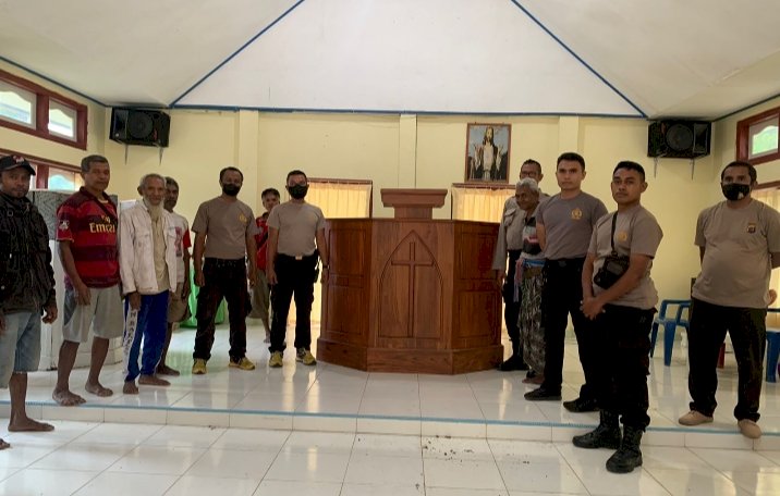 Polres TTU Serahkan Bantuan Mimbar di Gereja GMIT Yagar