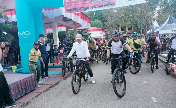 Sambut HUT Bhayangkara, Kapolres dan Bupati TTU Sekota Bersama Gunakan Sepeda
