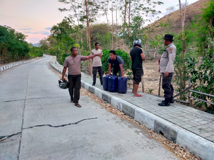 Polsek Insut Temukan 3 Jerigen Berisikan BBM, Hendak Diselundupkan ke Timor Leste