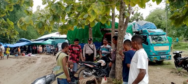 Antisipasi Gangguan Kamtibmas, Anggota Polsek Insana Patroli ke Pasar Mamsena