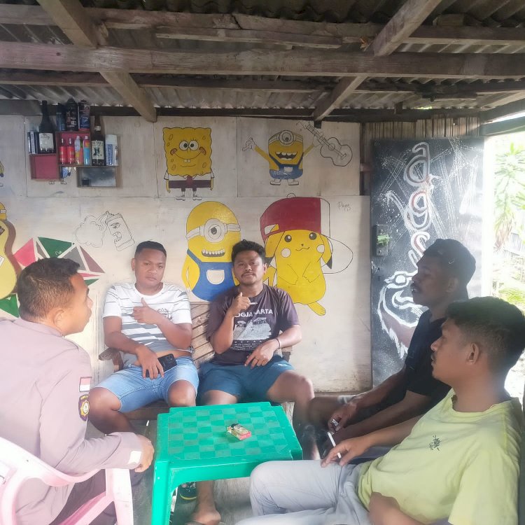 Cegah TPPO di TTU, Bhabinkamtibmas Desa Salu  Blusukan Bangun Koordinasi dengan Para Pemuda