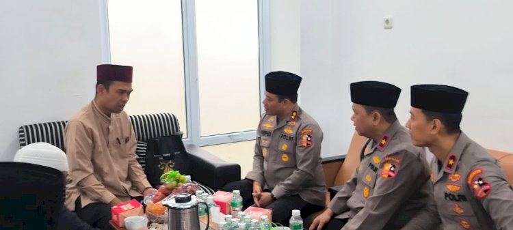 Ustaz Abdul Somad (UAS). Serukan Masyarakat Jaga Ketertiban Jelang Pemilu disaat kedatangan Kaops NCS Polri di Pesantren Nurul Azhar.
