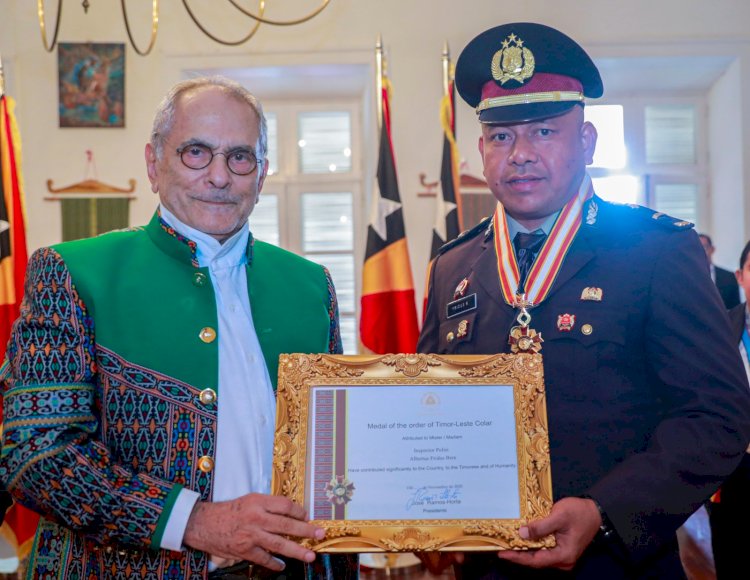 Presiden Timor Leste Berikan Penghargaan Medali Kehormatan Kepada Anggota Polri Ipda Fridus Bere