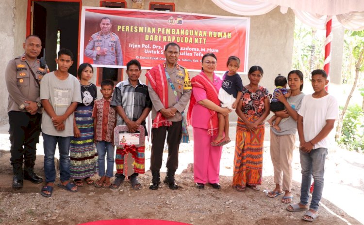 Membangun Harapan: Kapolda NTT Resmikan Rumah Bantuan di Desa Pariti.-