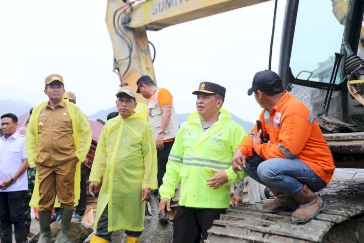 Kapolda Sumut Terjun Langsung di Tengah Bencana Humbahas: Pencarian Korban dan Bantuan Segera Diluncurkan