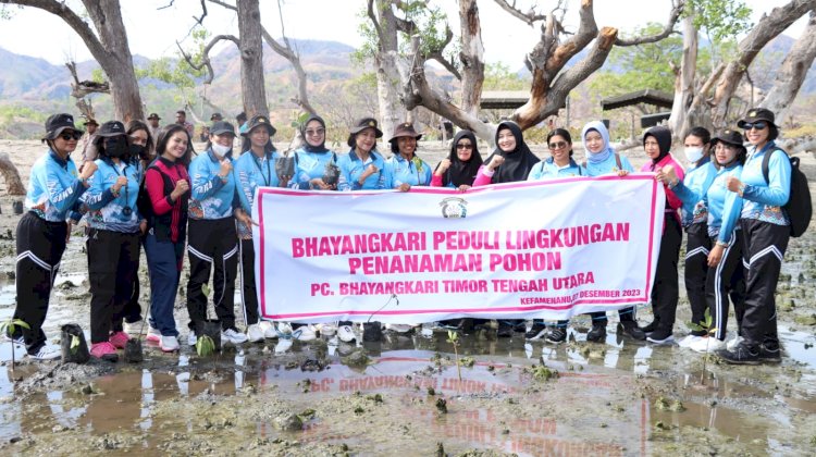 Wujud Peduli Lingkungan, Bhayangkari Polres TTU Laksanakan Penanaman Mangrove