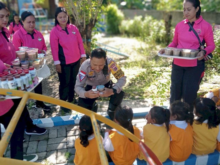 Polres TTU Gelar Pembagian Makanan Tambahan Bagi Anak-anak TK Kemala Bhayangkari