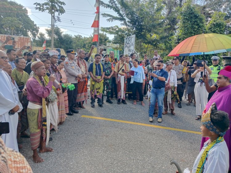 Wakili Kapolda NTT, Wakapolres TTU Jemput Uskup Agung Kupang di Kefamenanu