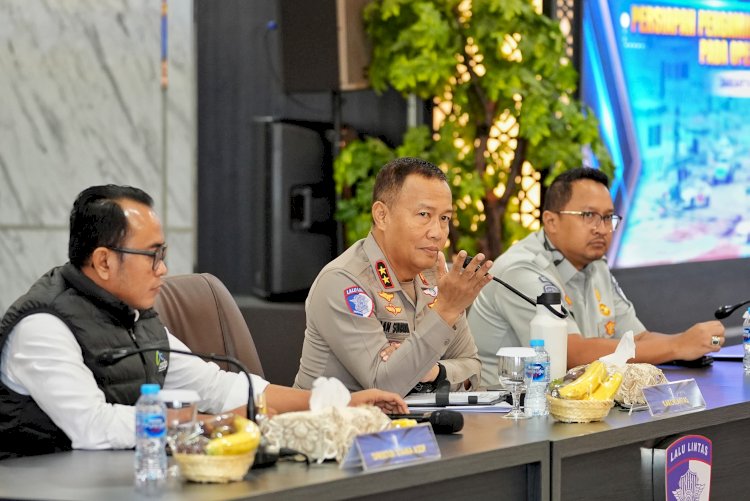 Lanjutkan TFG Polda Lampung - Polda Bali , Korlantas Gelar Tactical Floor Game Pastikan Kesiapan Operasi Lilin 2024, Kakorlantas Imbau Masyarakat Waspadai Titik Rawan