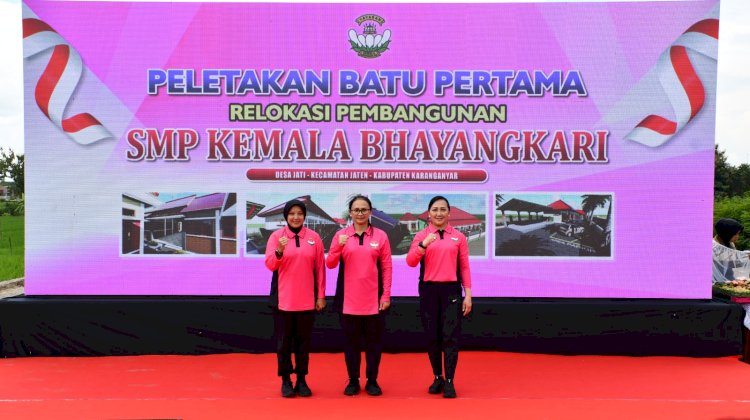 Ketum Yayasan Kemala Bhayangkari Letakkan Batu Pertama Pembangunan SMP Kemala Bhayangkari di Karanganyar