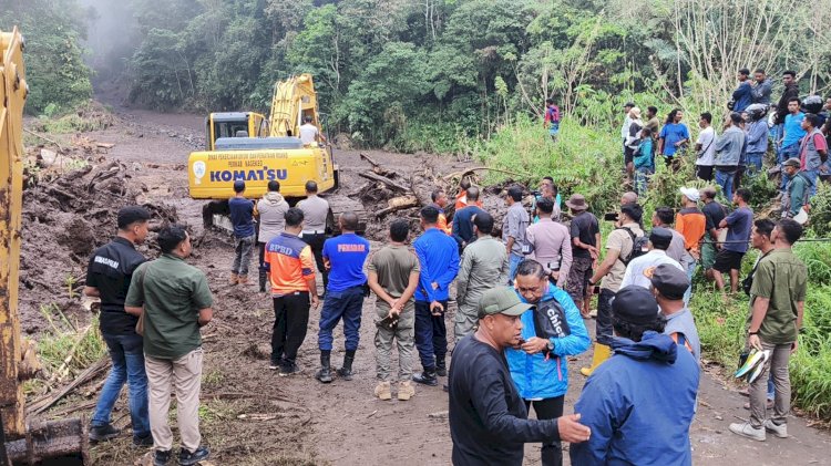 Kapolres Nagekeo-Polda NTT Terjun Langsung Tangani Longsor Boawae–Mauponggo, Akses Jalan Mulai Pulih Secara Bertahap