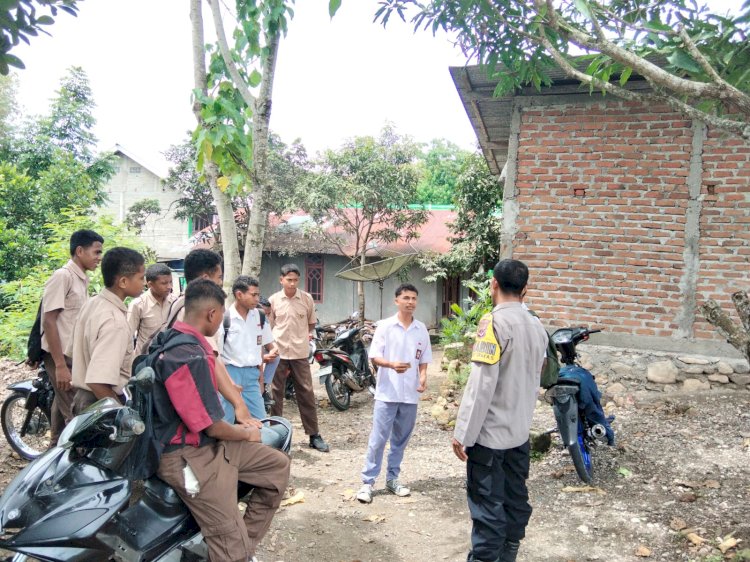 Bhabinkamtibmas Desa Amol Gelar Sambang ke SMK Suara Timor, Persempit Ruang Gerak Aksi Premanisme