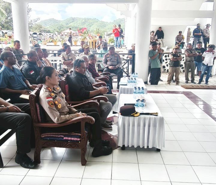 Polres Timor Tengah Utara Amankan Aksi Unjukrasa Damai Memperingati May Day dengan Pendekatan Humanis