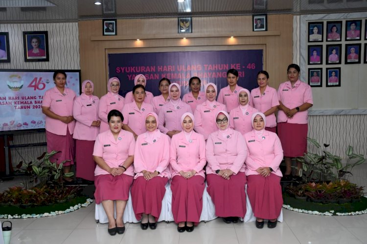Peringatan HUT ke-46 Yayasan Kemala Bhayangkari, 2 Orang Pengurus YKB Cabang TTU Dapat Penghargaan Darma Bakti