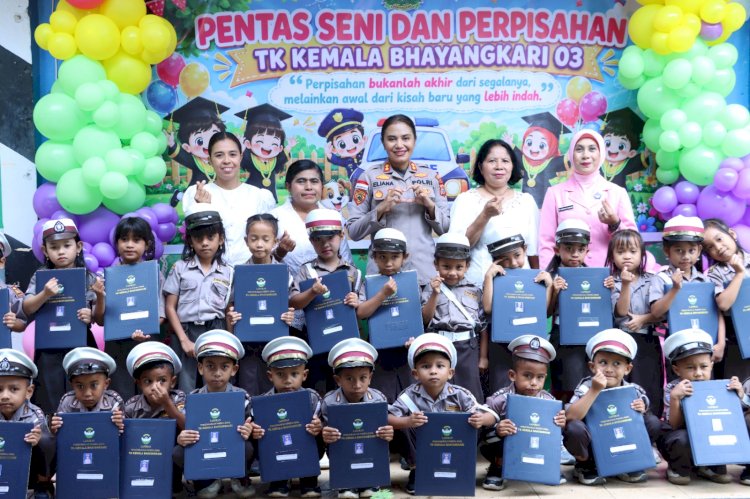 Kapolres TTU Selaku Penasehat Hadiri Pelepasan Murid TK Kemala Bhayangkari 03 Kefamenanu.