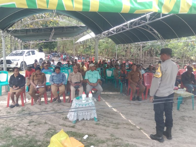 Dukung Ketahanan Pangan dan Kamtibmas, Bhabinkamtibmas Polsek Noemuti Hadiri Sosialisasi Pertanian bersama Warga Desa Naob