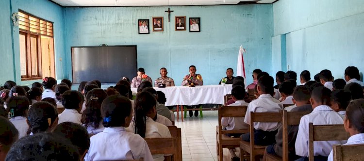 Polsek Miomaffo Barat Tanamkan Kesadaran Kamtibmas, Bimbing Pelajar SMP Katolik Gita Surya Eban Raih Masa Depan