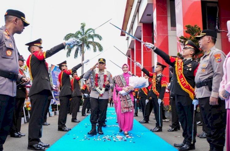 Haru dan Penuh Makna, Tradisi Pelepasan Komjen Pol. Rudi Darmoko di Mapolda NTT Diiringi Pesan: Teruslah Menjadi Inspirasi dan Teladan