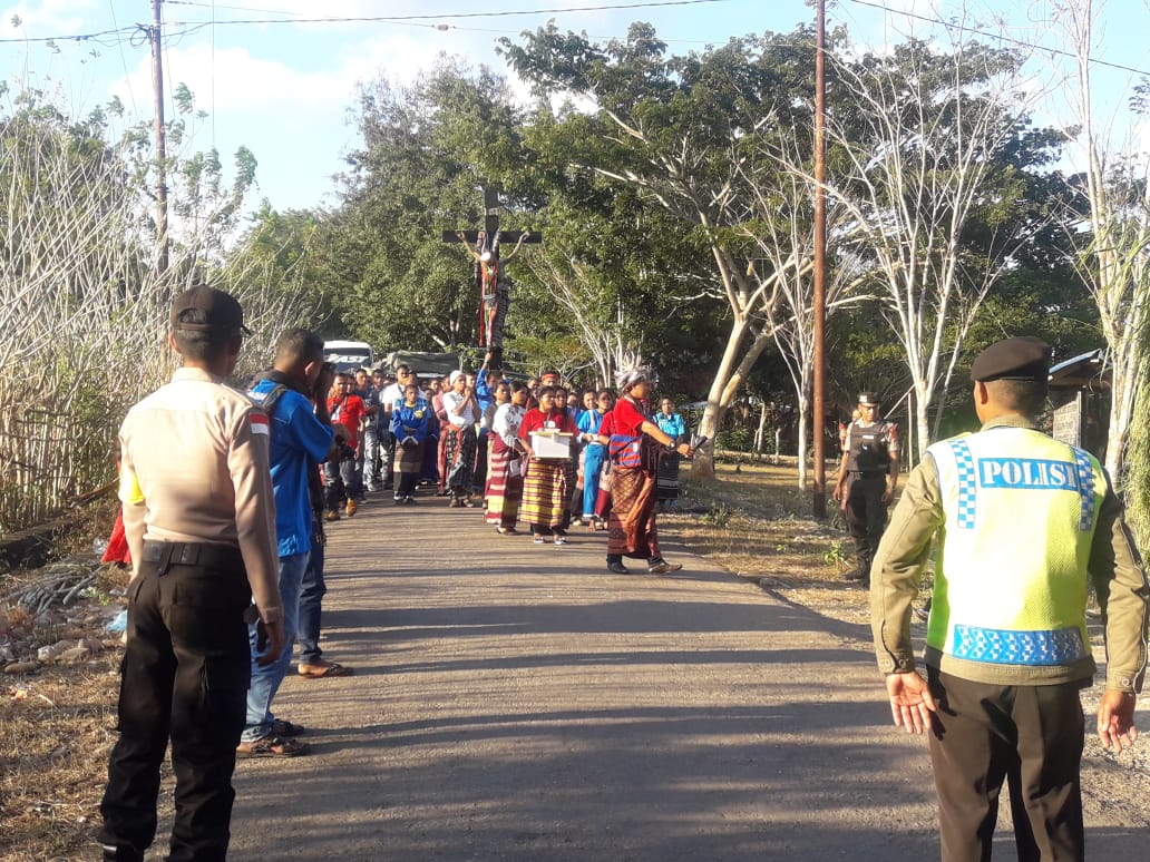 Polsek Insana Laksanakan Pengamanan Penerimaan Salib OMK Keuskupan Atambua