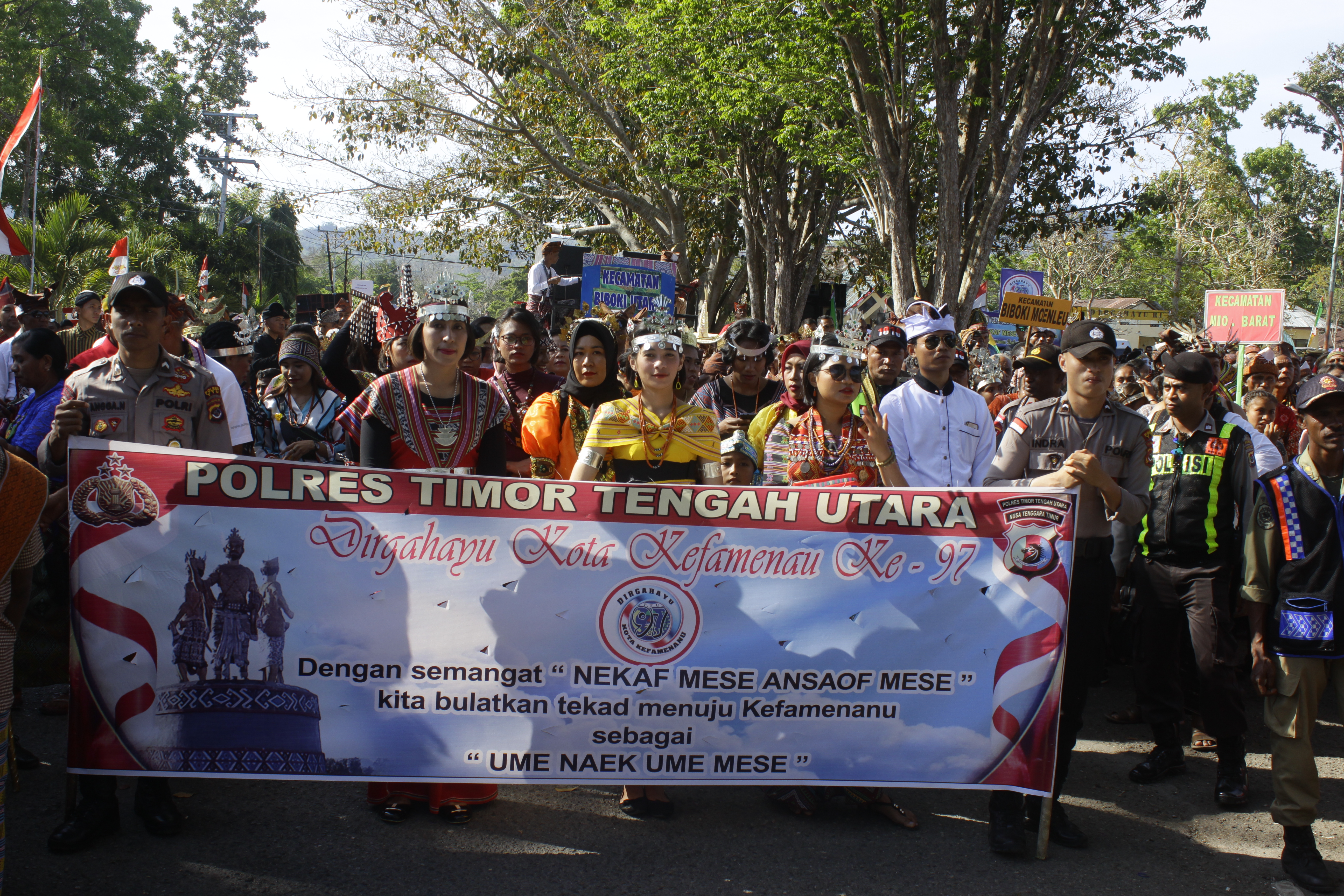 Peringati HUT Kota Sari ke 97, Polres TTU Turut Meriahkan Kegiatan Karnaval