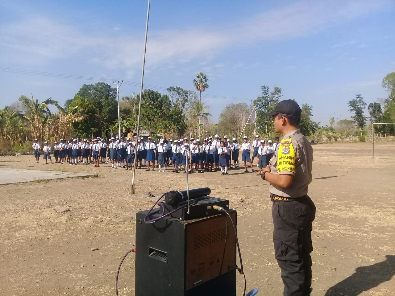 Bhabinkamtibmas Bripka Husnul Azhari Jalankan Program Police Goes To School